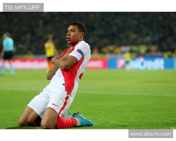 足球巨星慷慨解囊为祖国捐赠1亿元助力体育事业发展