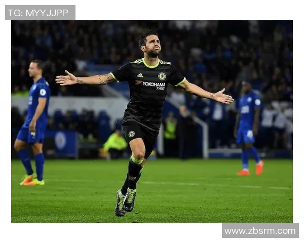 黑色足球袜球星赛场风采展现速度力量与热血激情